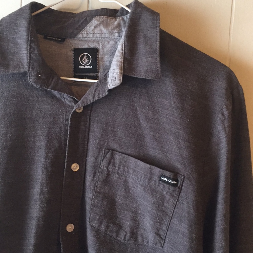 ***SOLD***Men’s Volcom Grey Button Down Sz Small - Picture 3 of 8